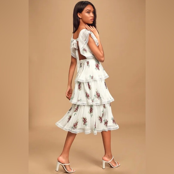 NWT Thriving Romance White Floral Print Tiered Midi Dress size M - Picture 1 of 3